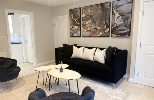 Birmingham House | Luxury Harborne Home, Perfect for Contractors & Families 5 Mins from QE & Uni