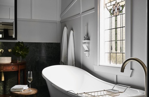 Healesville Cottage | Luxury Healesville Cottage located just off the main street in Healesville