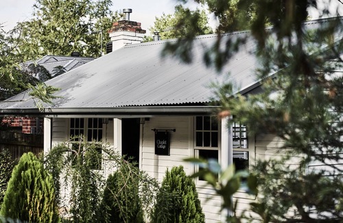 Healesville Cottage | Luxury Healesville Cottage located just off the main street in Healesville