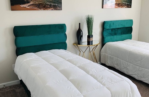 Cliftondale House | Luxury Hidden Escape minutes away from the airport !