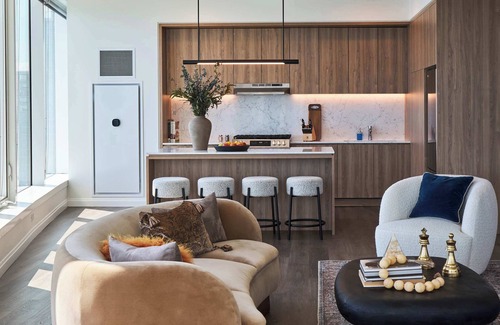 The Loop Apartment | Luxury High-Floor Retreats + Lake Views