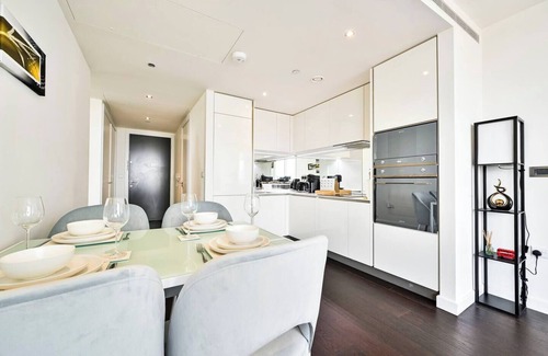 Vauxhall Apartment | Luxury High-Rise 21st Floor 2 Bedroom 2 Bath Flat
