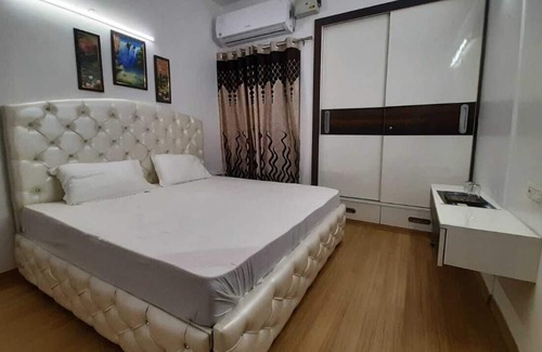 New Delhi Apartment | Luxury High Rise 3 BR Apt (171) in West Delhi