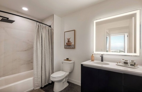 Downtown Oakland Apartment | Luxury Highrise Condo Near SF. Coworking, Gym, Spa, Pool