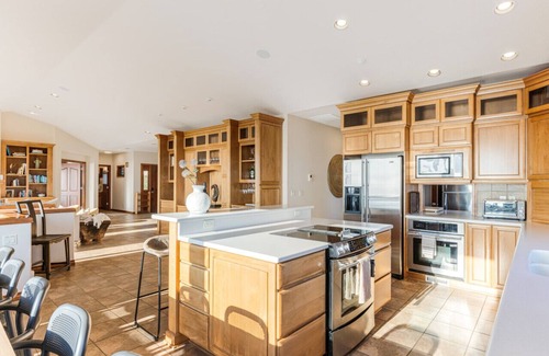 Rockaway Beach House | Luxury hillside home w/panoramic ocean & Twin Rock views, Spa & hot tub