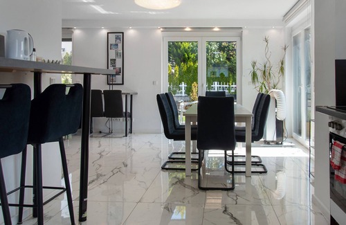 Oberasbach House | Luxury holiday Home with Garden, Terrace, A/C & Wi-Fi