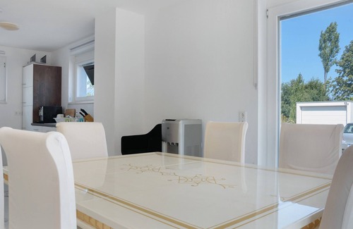 Oberasbach House | Luxury holiday Home with Garden, Terrace, A/C & Wi-Fi