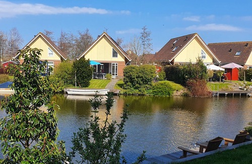 Medemblik House | Luxury Holiday Home, Large Garden, Free Motorboat Usage for Our Guests