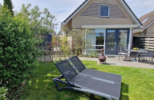 Medemblik House | Luxury holiday home, 5 guests with boat with an electric motor