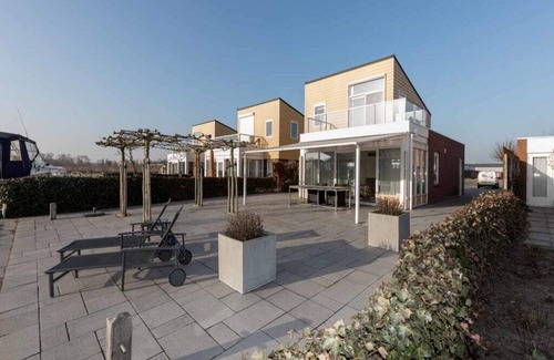 Oude-Tonge House | Luxury holiday home with fully hardened waterfront terrace. The long outdoor table under the terrace