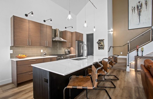 Steamboat Springs House | Luxury Home 1 Minute to Wildhorse Gondola W/Private Hot Tub + Office Space