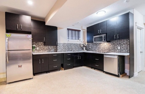 West Edmonton House | Luxury home 3700 sq with jetted tub/4 fireplaces/sleep 9