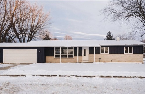 Janesville House | Luxury Home 3BD 2.5 Bath
