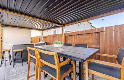Sacramento House | Luxury Home 4 bed 3 Bath Retreat Family-Friendly