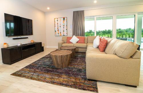 Kissimmee House | Luxury Home in Bears Den Near Disney with Private Pool, Movie Room, Pool Table & Resort Amenities - 7924JC