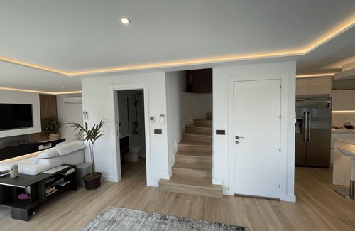Peligros Ski Chalet | Luxury Home in Granada with Private Pool