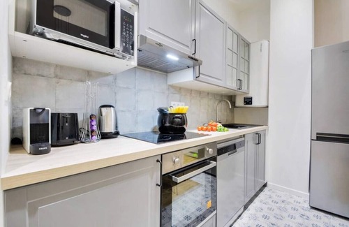 Quartier de la Porte-Saint-Denis Apartment | Luxury Home in Heart of Paris!opera/eurostar 6pers