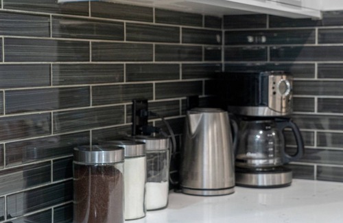 Parkhill-Stanley Park House | Luxury Home in Quiet Neighborhood near Downtown with Fast Wi-F & 3 Workspaces