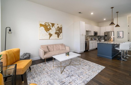 Italian Village Apartment | Luxury Home in the Heart of the Short North Columbus!