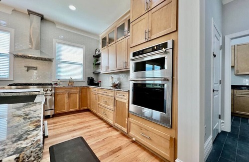 Otterbien Home Villa | Luxury Home Incredible master suite Liberty Twp OH