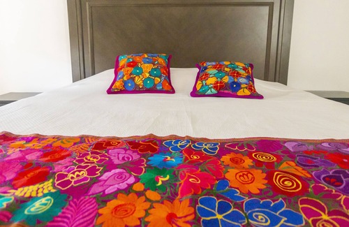 Merida Municipality House | Luxury Home-Merida 4&4w/privatepool,12 guests, close to everything