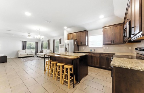 Fort Worth House | Luxury Home Mins to JPS, Medical City, Historic District, Zoo, Water Garden