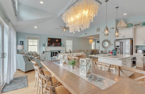 North End House | Luxury Home Near Beach, Boardwalk & Shopping-Elevator/Linens/Game Room/Bikes