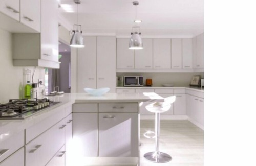 Greater Johannesburg Metropolitan Area House | Luxury home nr Sandton w/large outdoor space, sunset pool & office w/wifi