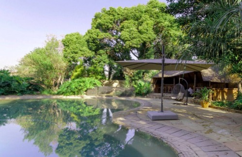 Greater Johannesburg Metropolitan Area House | Luxury home nr Sandton w/large outdoor space, sunset pool & office w/wifi