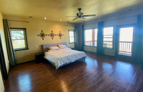 Larkspur House | Luxury home on 120 acres. Amazing Views. 6-beds