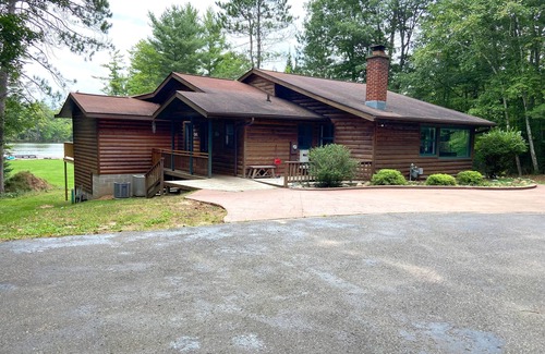 Eagle River House | Luxury Home on Chain O' Lakes