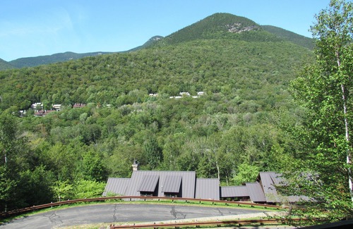 Lincoln House | Luxury Home On Loon Spectacular Mtn Views, walk to ski lodge, Pool/Spa included