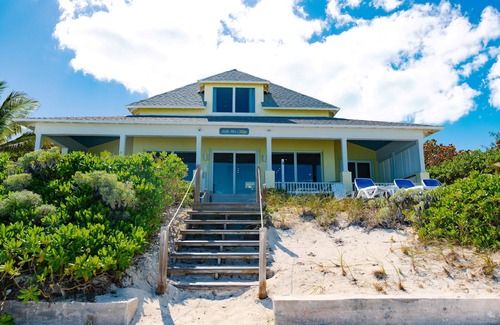 Tar Bay House | Luxury Home on Pristine Beach