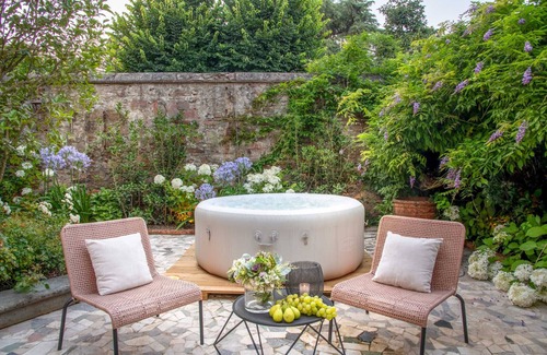 Lucca Historical Center Apartment | Luxury Home, Private Garden and Jacuzzi inside Lucca