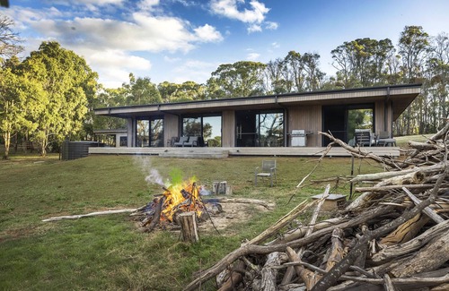 Woodend House | Luxury home set on 20 acres of secluded bushland.