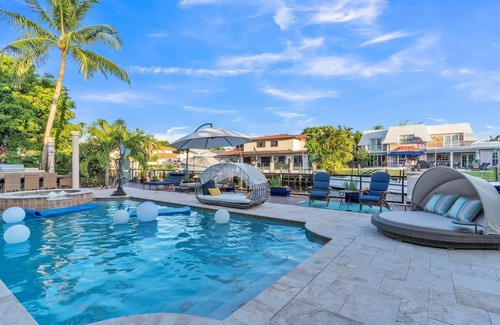 East Fort Lauderdale Villa | Luxury Home Villa D' Amore Southern Florida Paradise sleeps 10 by RedAwning