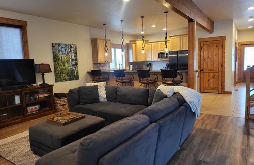 Grand Lake House | Luxury home w/amazing views from all 3 levels + XL Hot tub!
