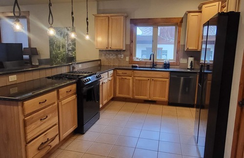 Grand Lake House | Luxury home w/amazing views from all 3 levels + XL Hot tub!