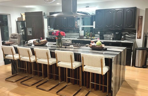 Lake Highlands House | Luxury Home w Pool, Chef's Kitchen, Poker Room & Massage Chairs