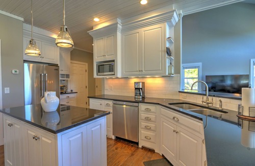 Glenwood Springs House | Luxury Home w/Large Deck, Fire Pit, & Stunning Mountain Views! 5 mi. to skiing!