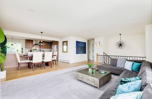 Scenic Heights House | Luxury Home with 8 beds Hot Tub and an Awesome Deck!
