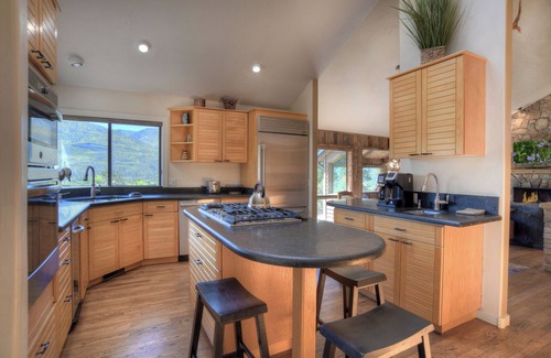 Durango - Purgatory House | Luxury Home with Great Views, Decks, Hot Tub, AC - 15 Min to Downtown Durango