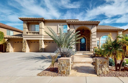 Norterra House | Luxury home with huge backyard, built-in bbq grill, game room