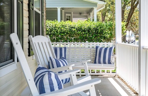 Bluffton House | Luxury home with outdoor theater, hot tub, family amenities — 0.8 mi to Old Town