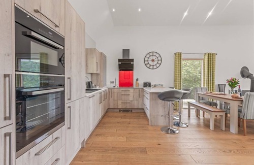 Talland House | Luxury home with shared swimming pool, gym, sauna & free WiFi !