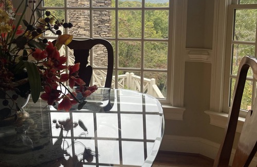 Pinnacle House | Luxury home within eyeshot of the infamous Pilot Mtn.