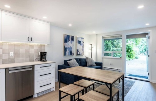 Horseshoe Bay House | Luxury Horseshoe Bay Walking Distance to Ferry