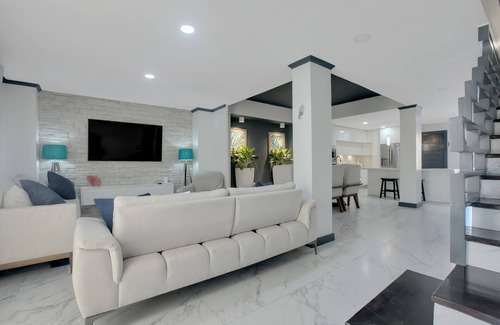 Puntarenas House | Luxury House LA PERLA with Private Pool and only 5 min from the beach