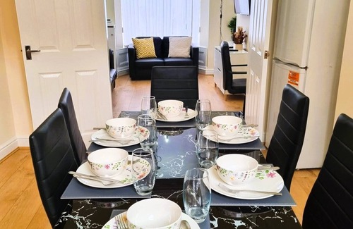 Everton House | Luxury house for 6 next to Anfield stadium