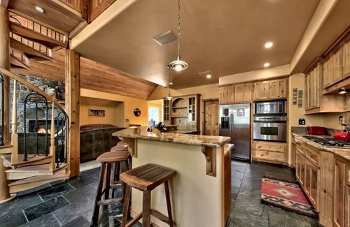 Tahoe Paradise House | Luxury House, Hot Tub, Pet Friendly, Pool Table, EV Chargern